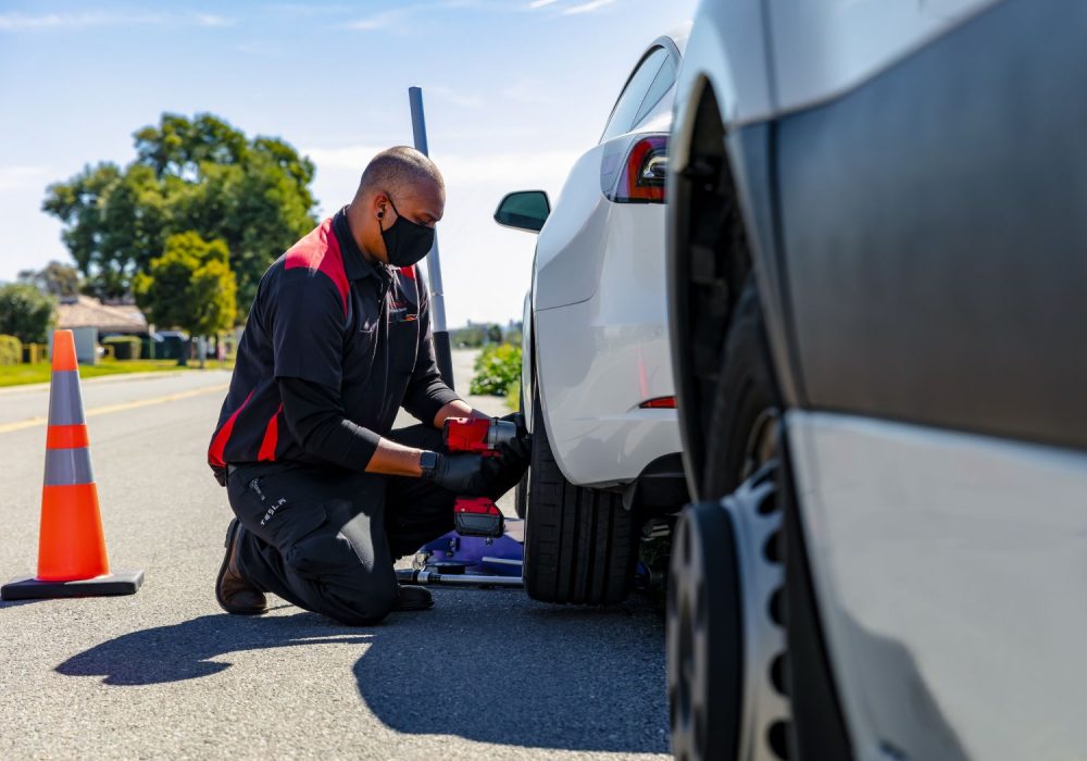 Seattle Flat Tire Service | Roadside Seattle Service